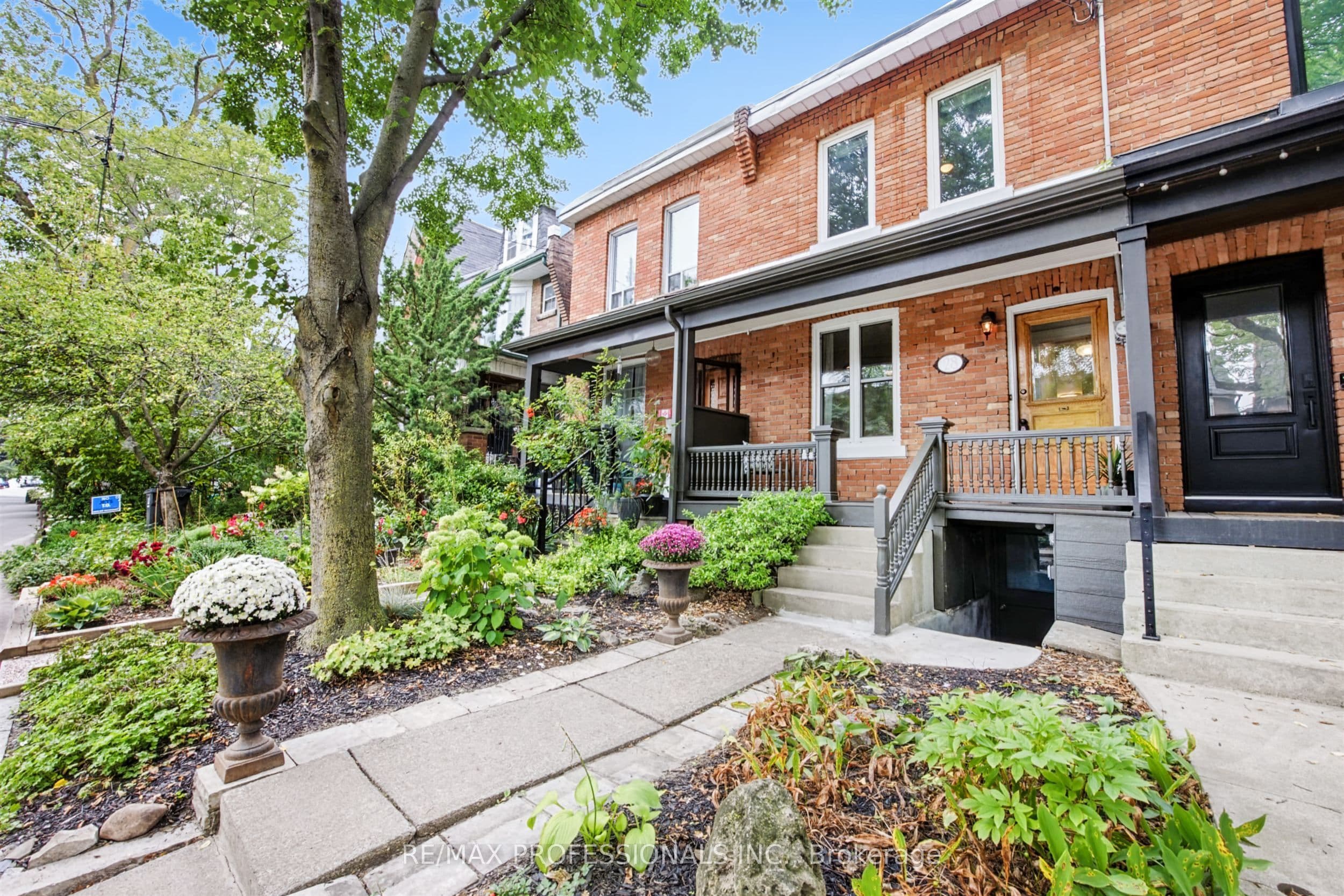 28 Wright Avenue, Toronto, ON M6R 1K8
