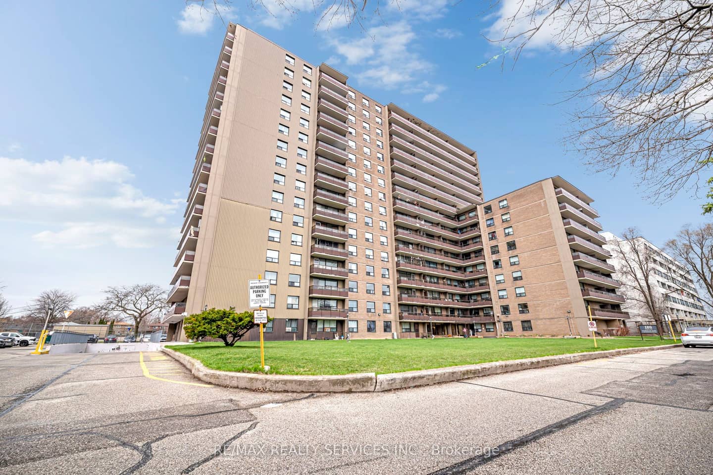 180 Markham Road 1701, Toronto, ON M1M 2Z9