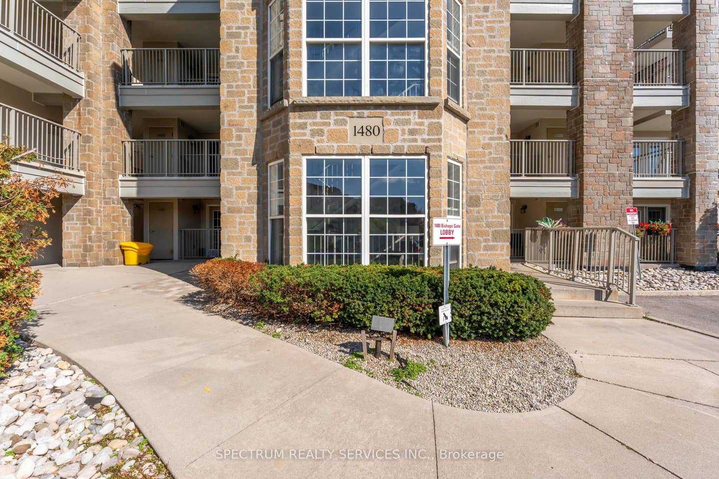 1480 Bishops Gate 208, Oakville, ON L6M 4N4