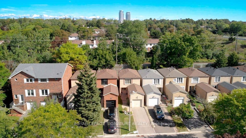 28 Augusta Court, Markham, ON L3T 7K7