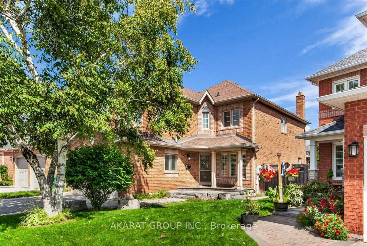 6907 Gracefield Drive, Mississauga, ON L5N 6T7