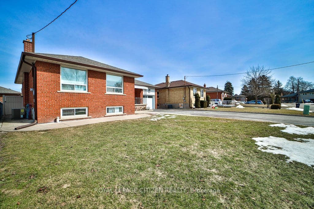 34 Belleglade Upper Court, Toronto, ON M9M 2W4