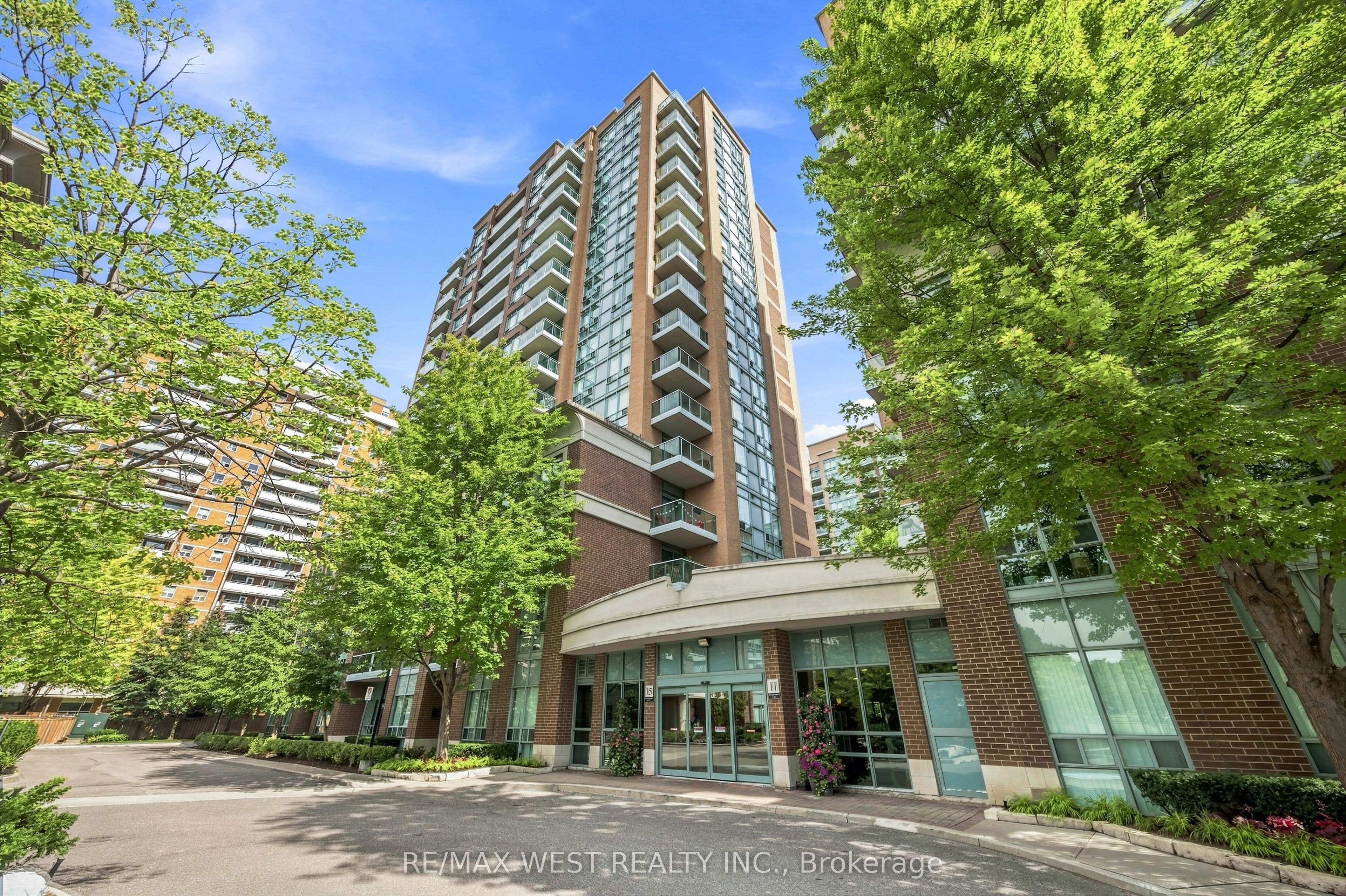 15 Michael Power Place 809, Toronto, ON M9A 5G4