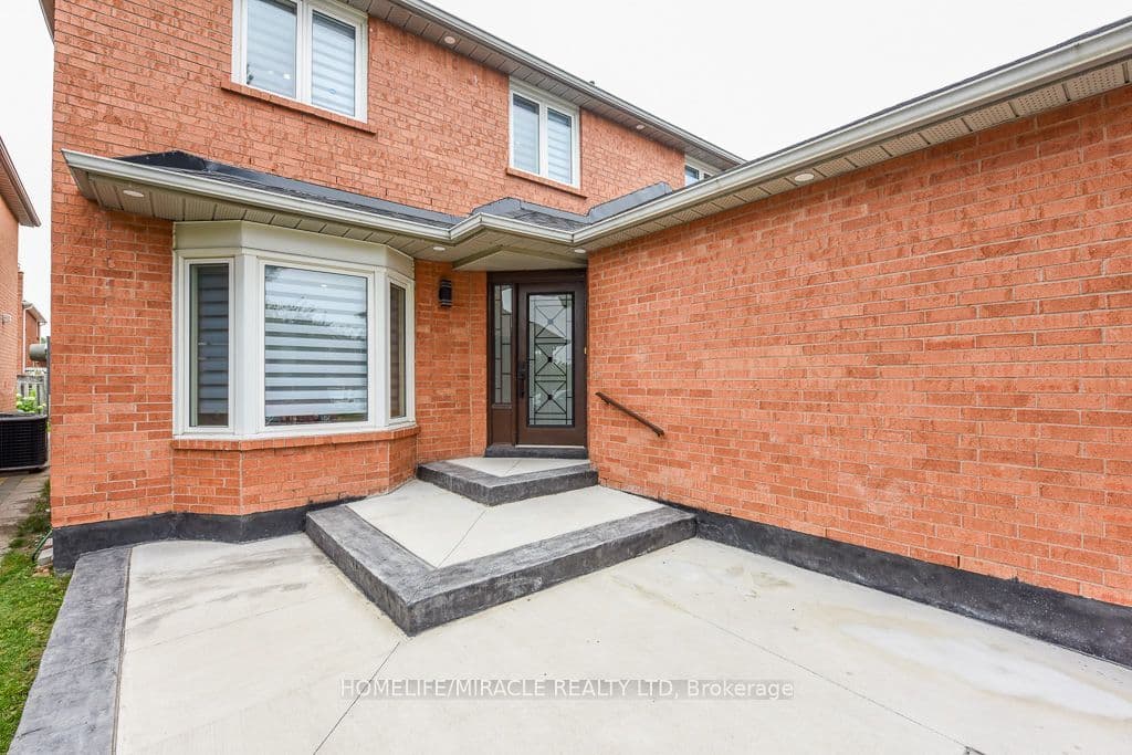 5449 Heritage Hills Boulevard, Mississauga, ON L5R 2H4