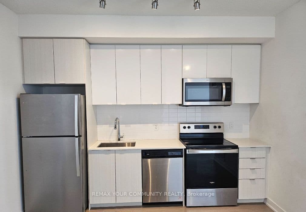 859 The Queensway 307, Toronto, ON M8Z 1N8
