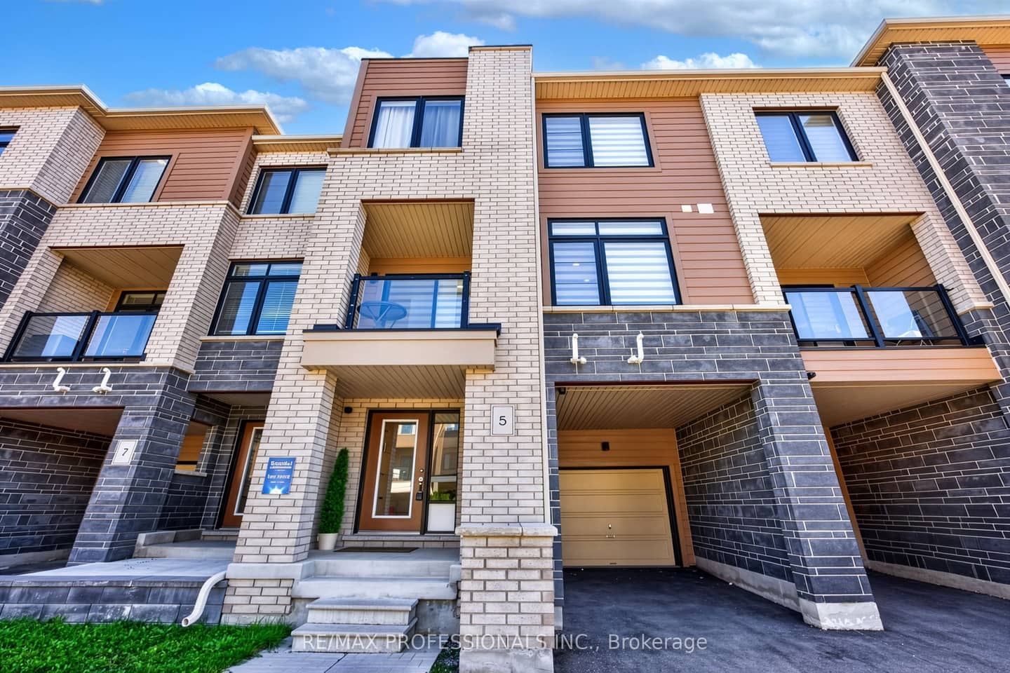 5 Delano Way, Newmarket, ON L3X 0L1