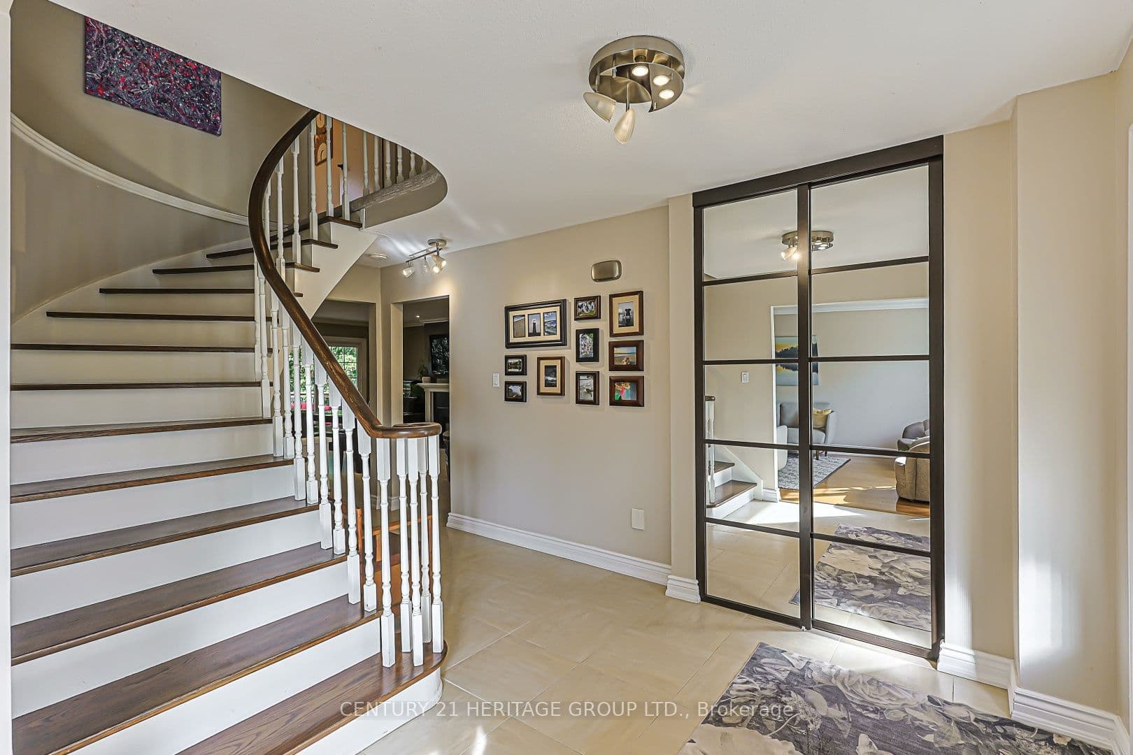 66 Howlett Avenue, Newmarket, ON L3Y 5S5