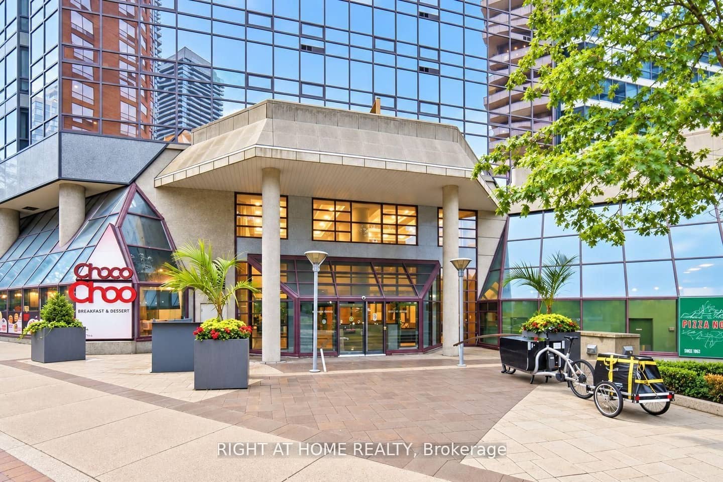 1001 Bay Street 2111, Toronto, ON M5S 3A6