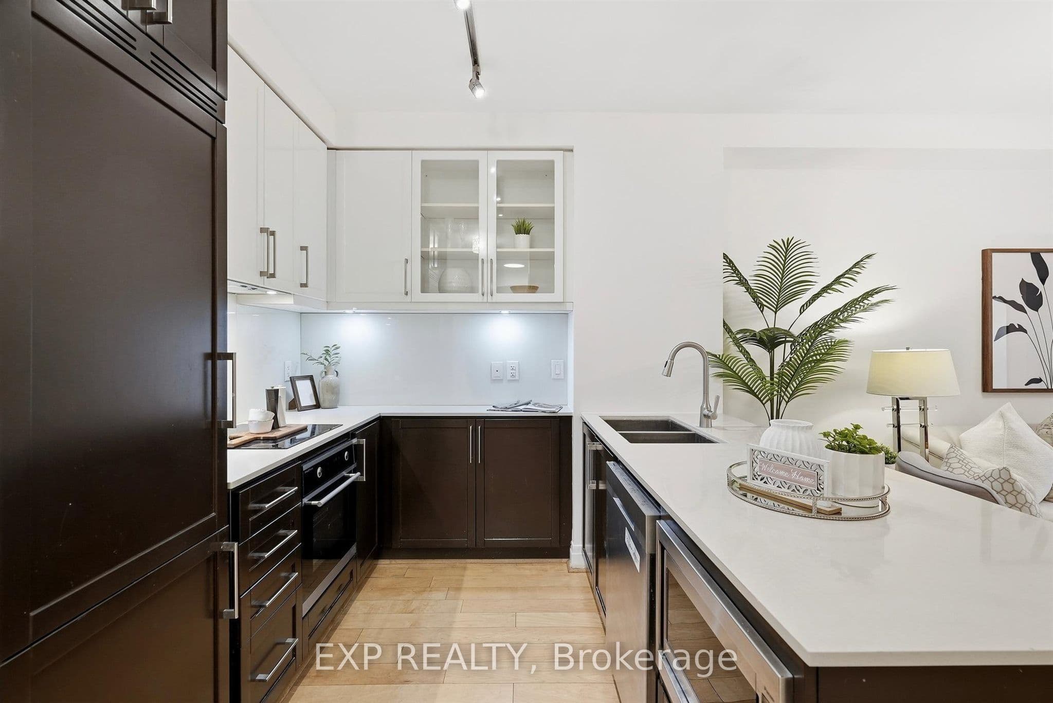 21 Clairtrell Road 213, Toronto, ON M2N 5J7