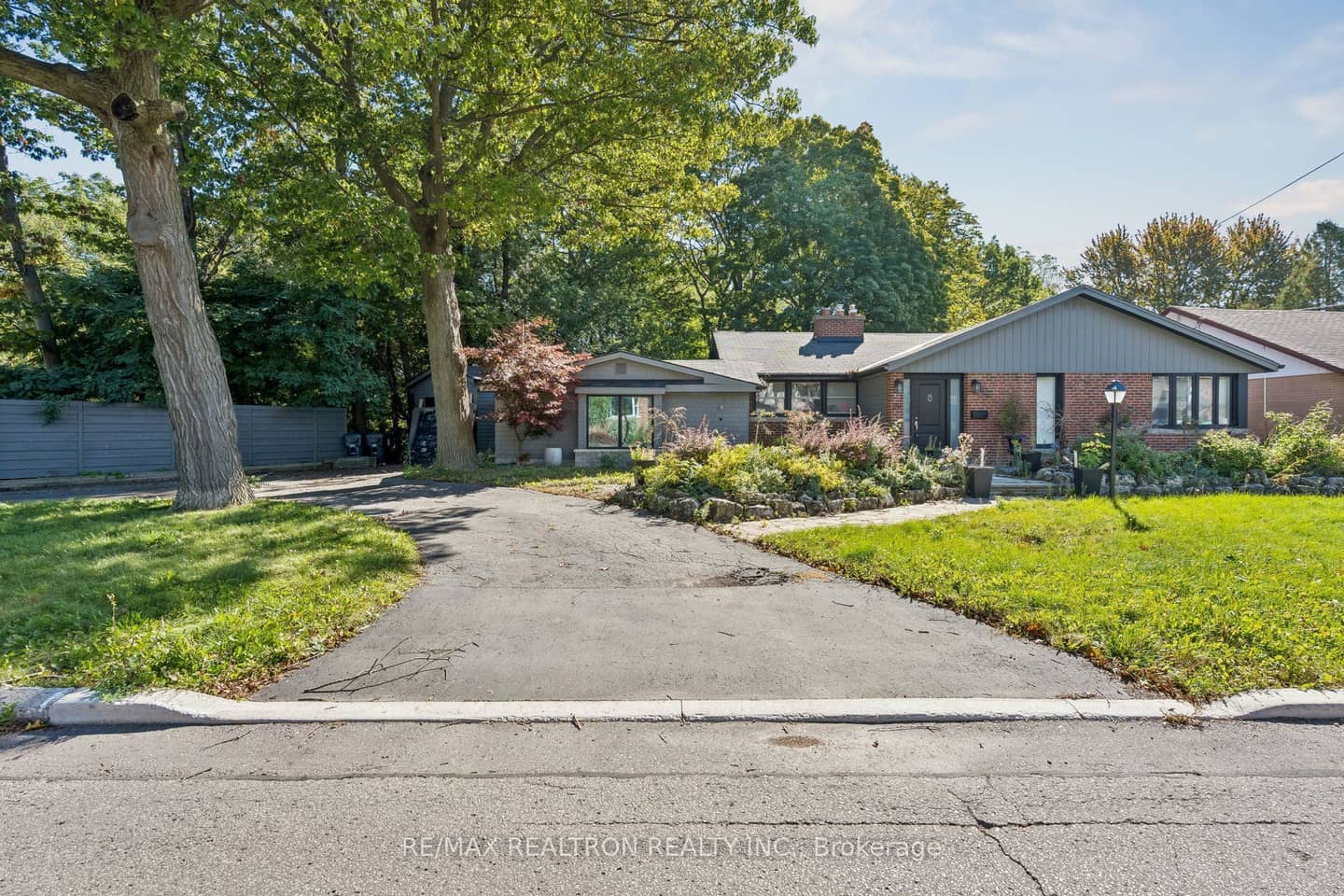 99 Midland Avenue, Toronto, ON M1N 3Z8