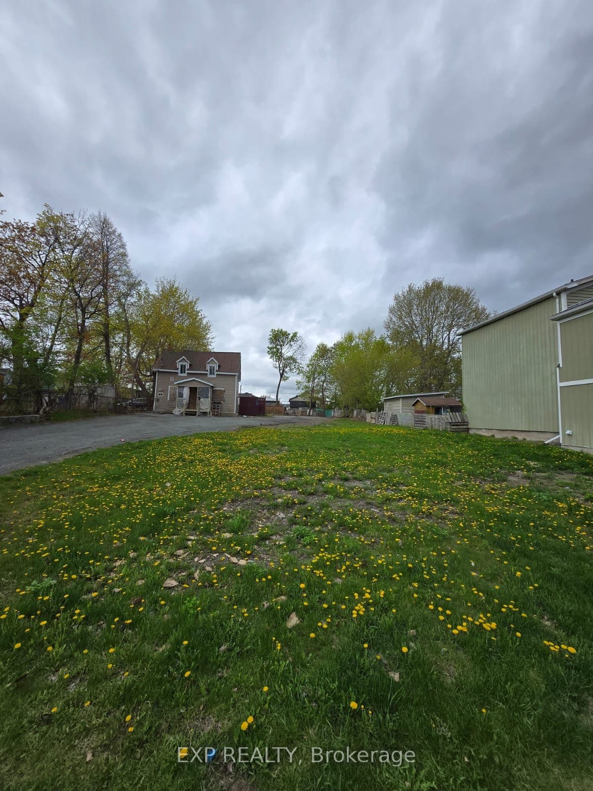 394-406 Regent Street, Hawkesbury, ON K6A 1E9