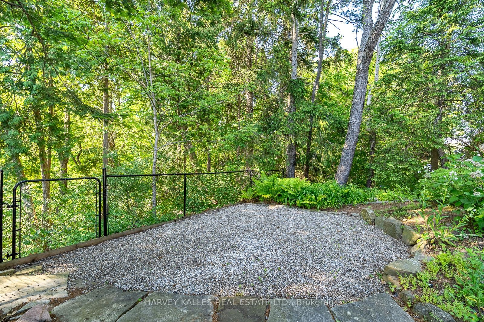 1033 Fair Birch Drive, Mississauga, ON L5H 1M4
