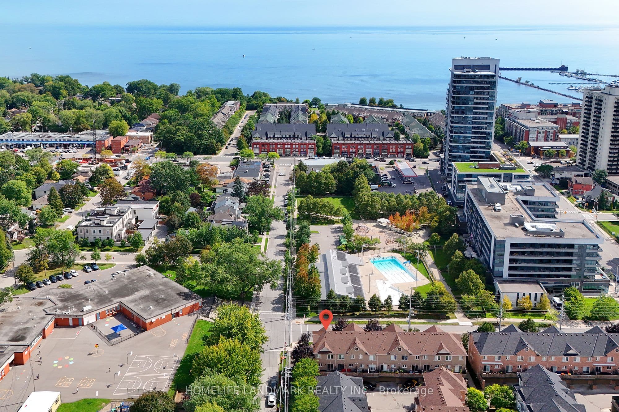 130 Park Street E 15, Mississauga, ON L5G 4W1