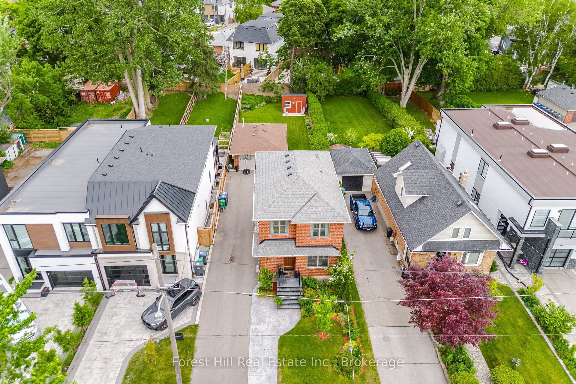 39 Broadview Avenue, Mississauga, ON L5H 2S8