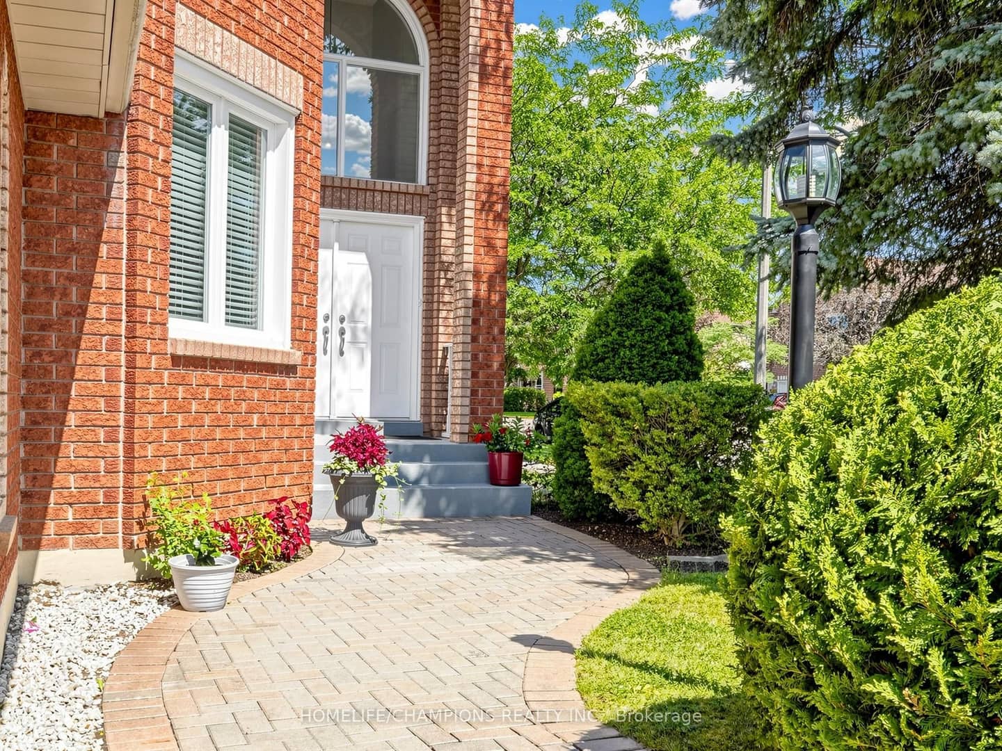1622 Sandhurst Crescent, Pickering, ON L1V 6R5
