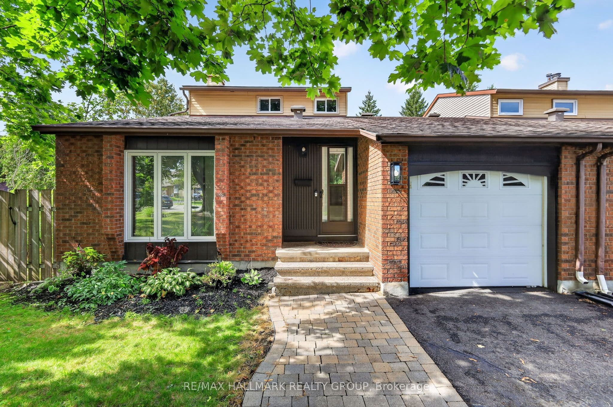 1055 Avignon Court, Orleans - Convent Glen and Area, ON K1C 2N4