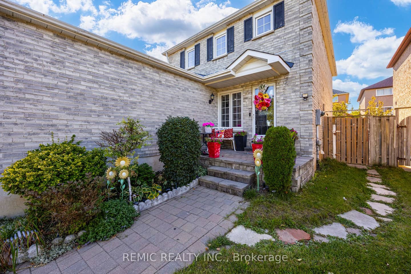 70 Large Crescent, Ajax, ON L1T 2T1