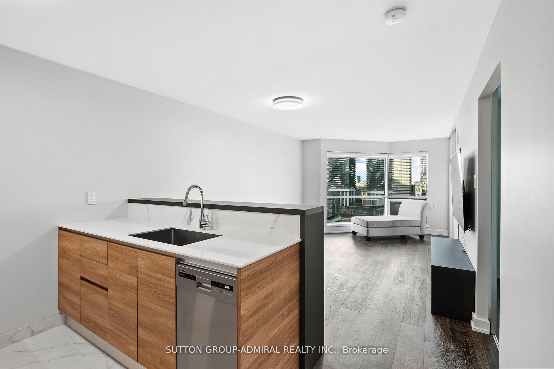 10 Yonge Street 1910, Toronto, ON M5E 1R4
