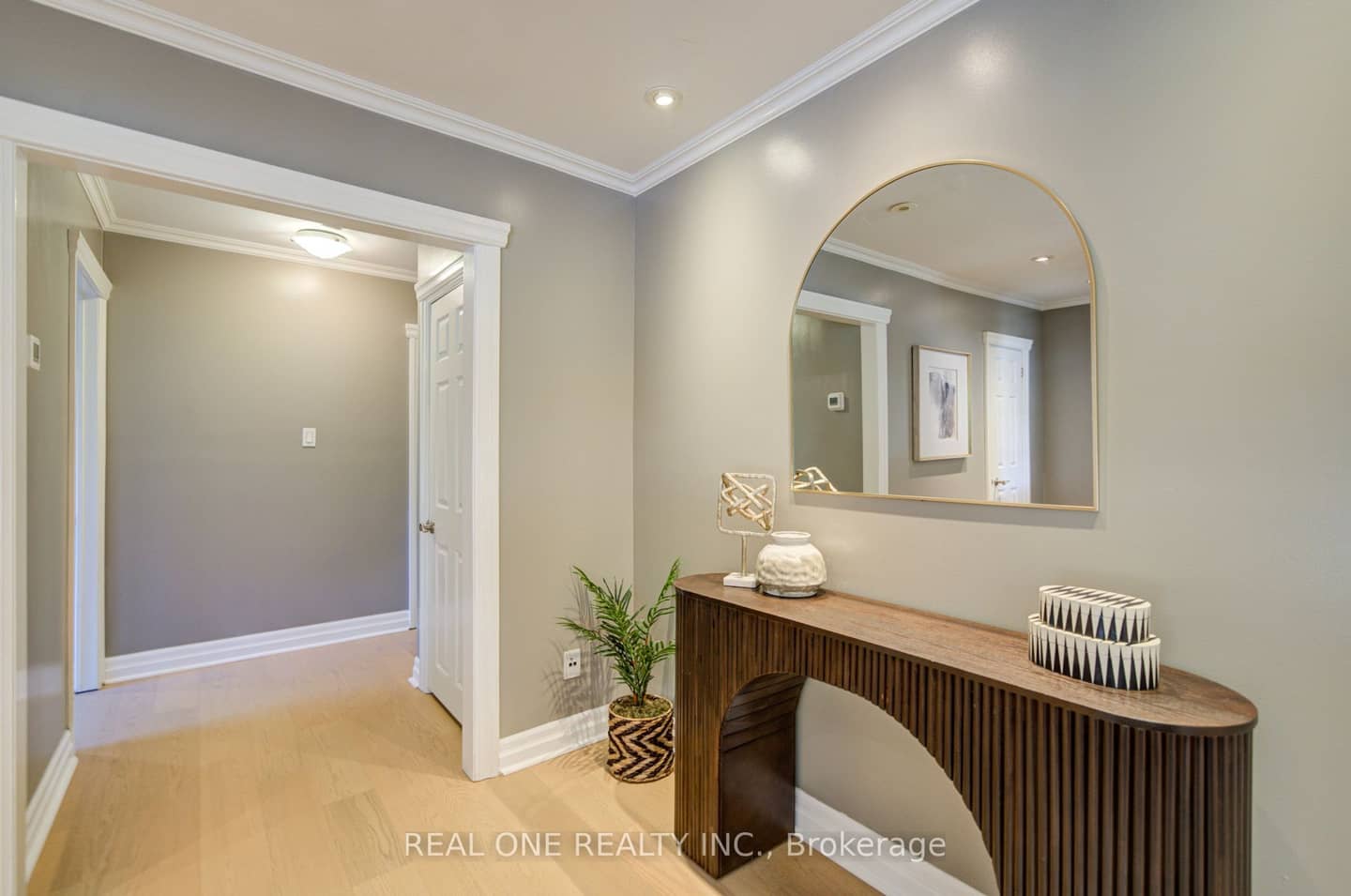 1099 Kent Avenue, Oakville, ON L6H 1Z9