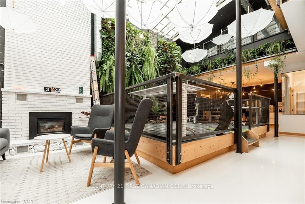 28 Princess Avenue Atrium, St. Thomas, ON N5R 3V4