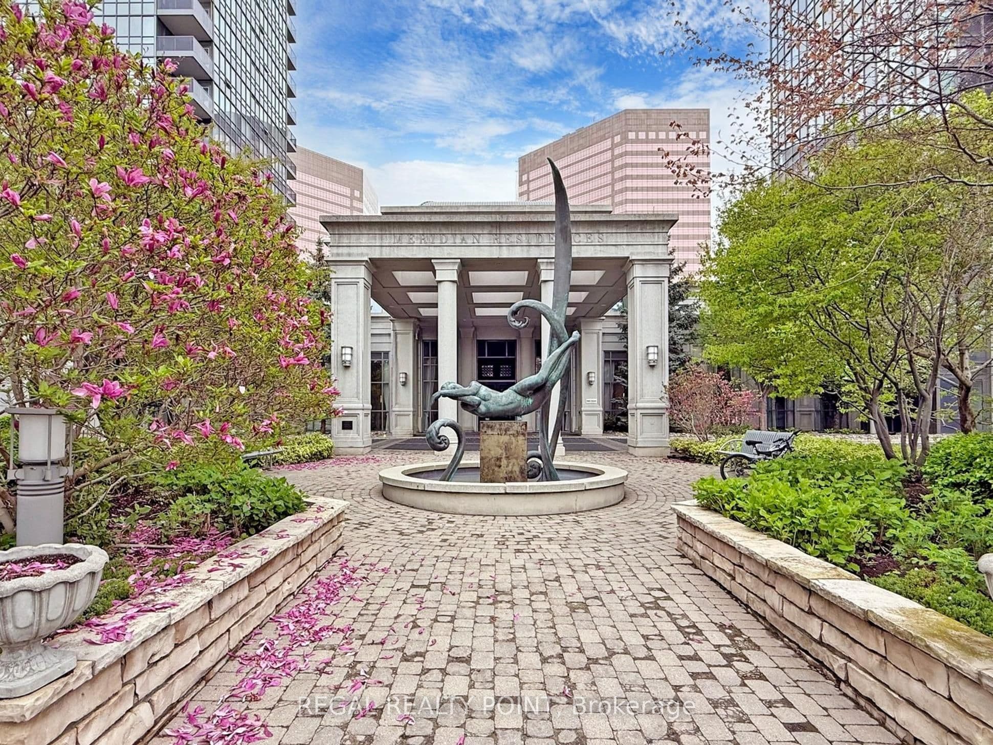 25 Greenview Avenue 2118, Toronto, ON M2M 1R2