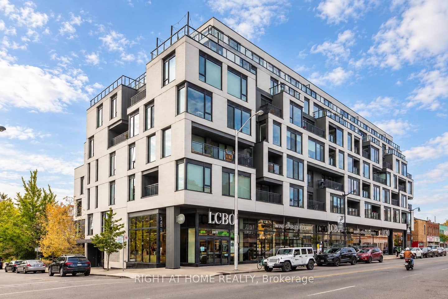 530 Indian Grove 303, Toronto, ON M6P 0B3
