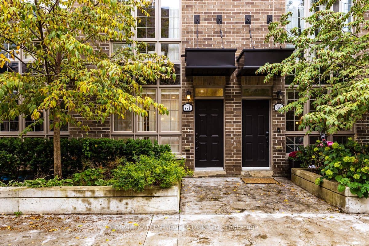 1 Elsie Lane 61, Toronto, ON M6P 0B8