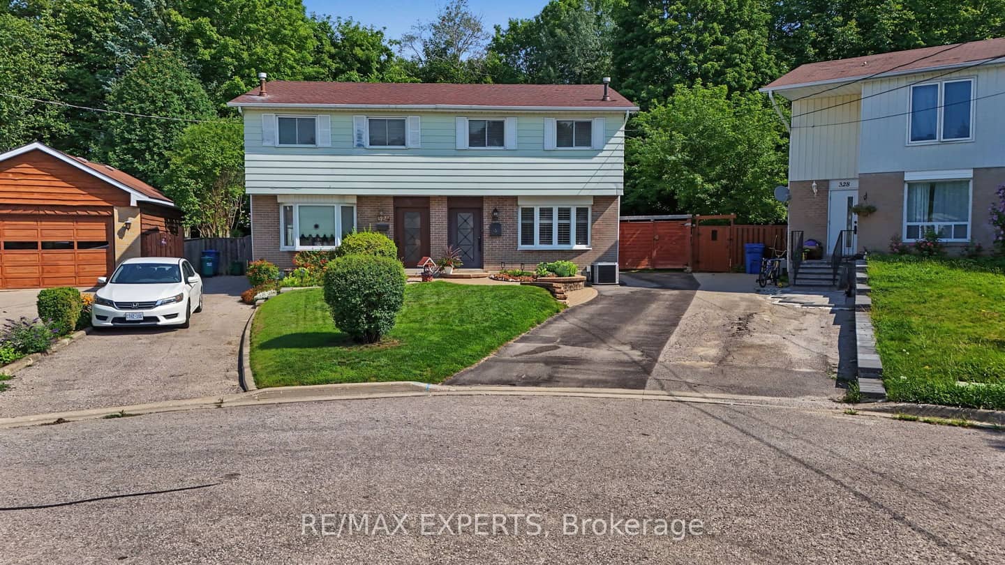 326 Oakwood Court, Newmarket, ON L3Y 3C8