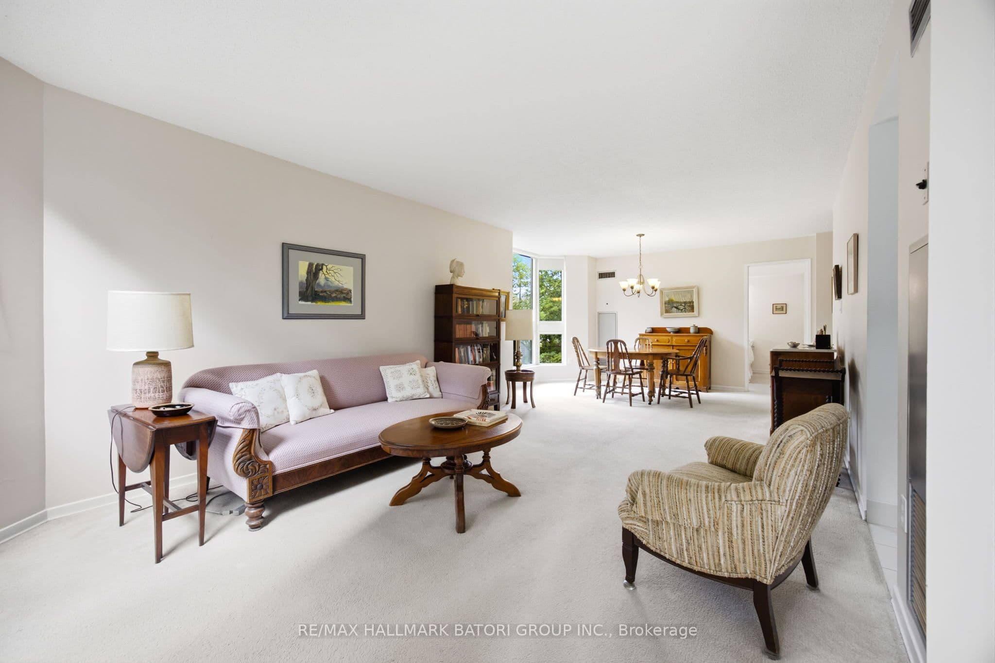 10 Kenneth Avenue 211, Toronto, ON M2N 6K6