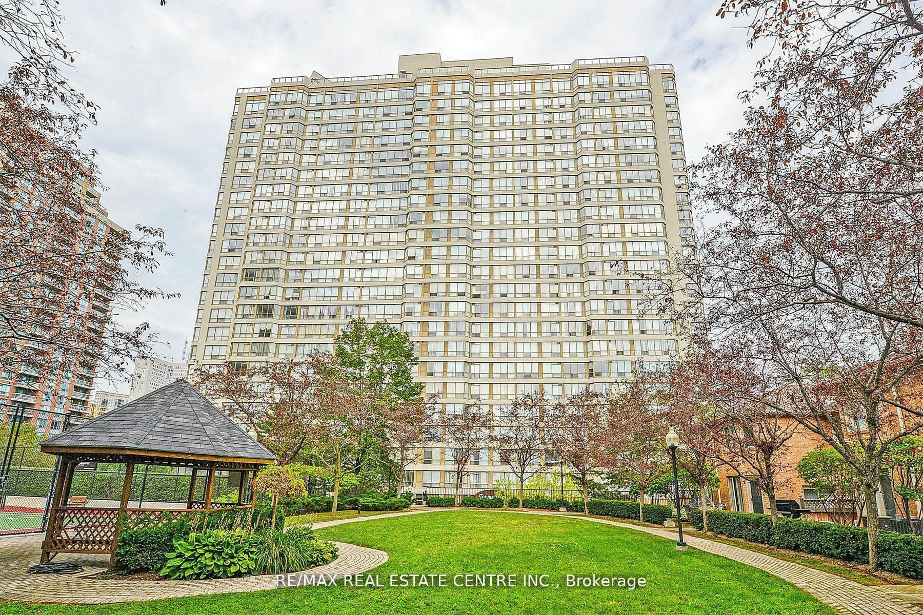 55 Elm Drive 1805, Mississauga, ON L5B 3Z3