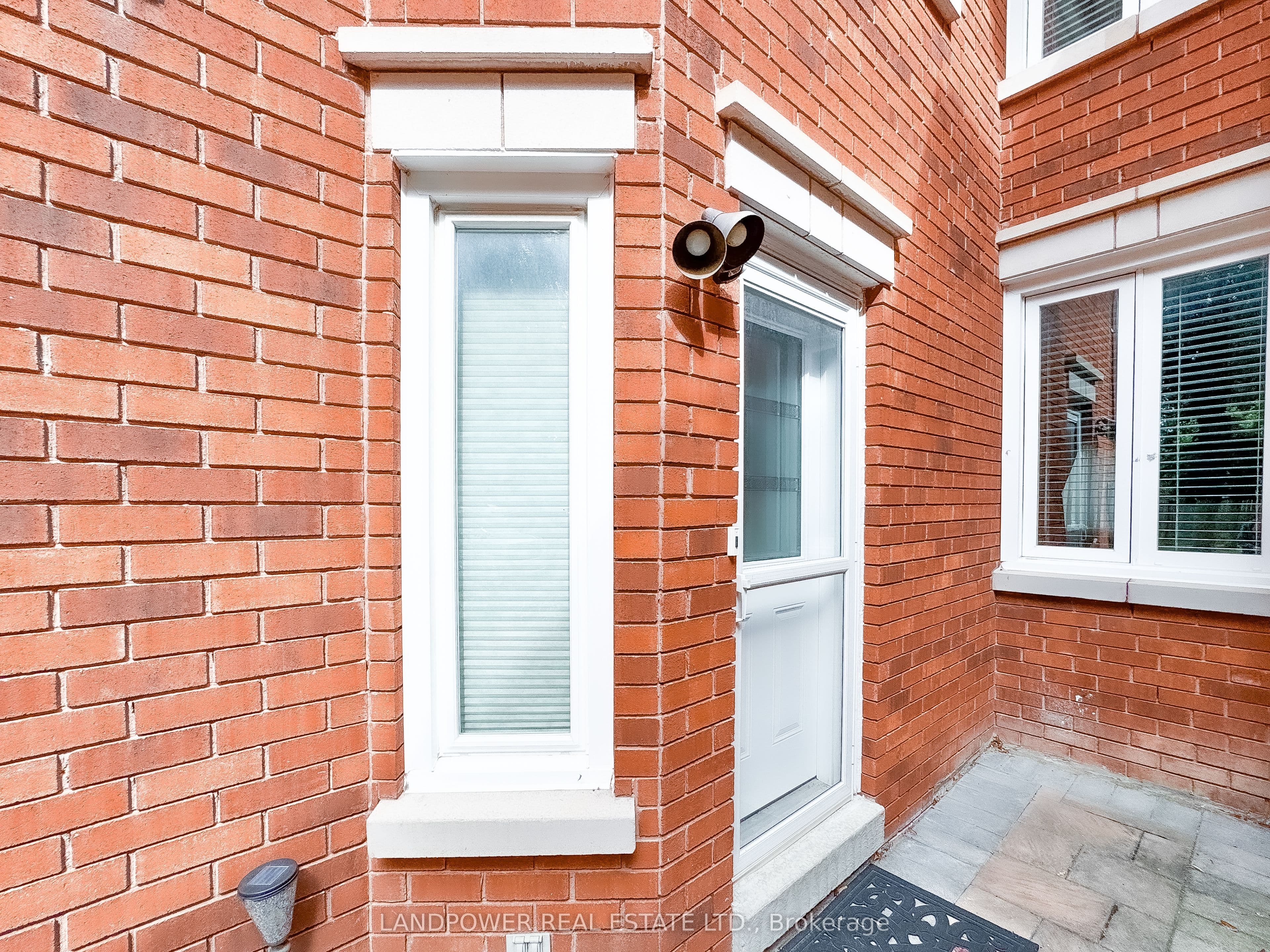 125 Brownstone Circle, Vaughan, ON L4J 7R2
