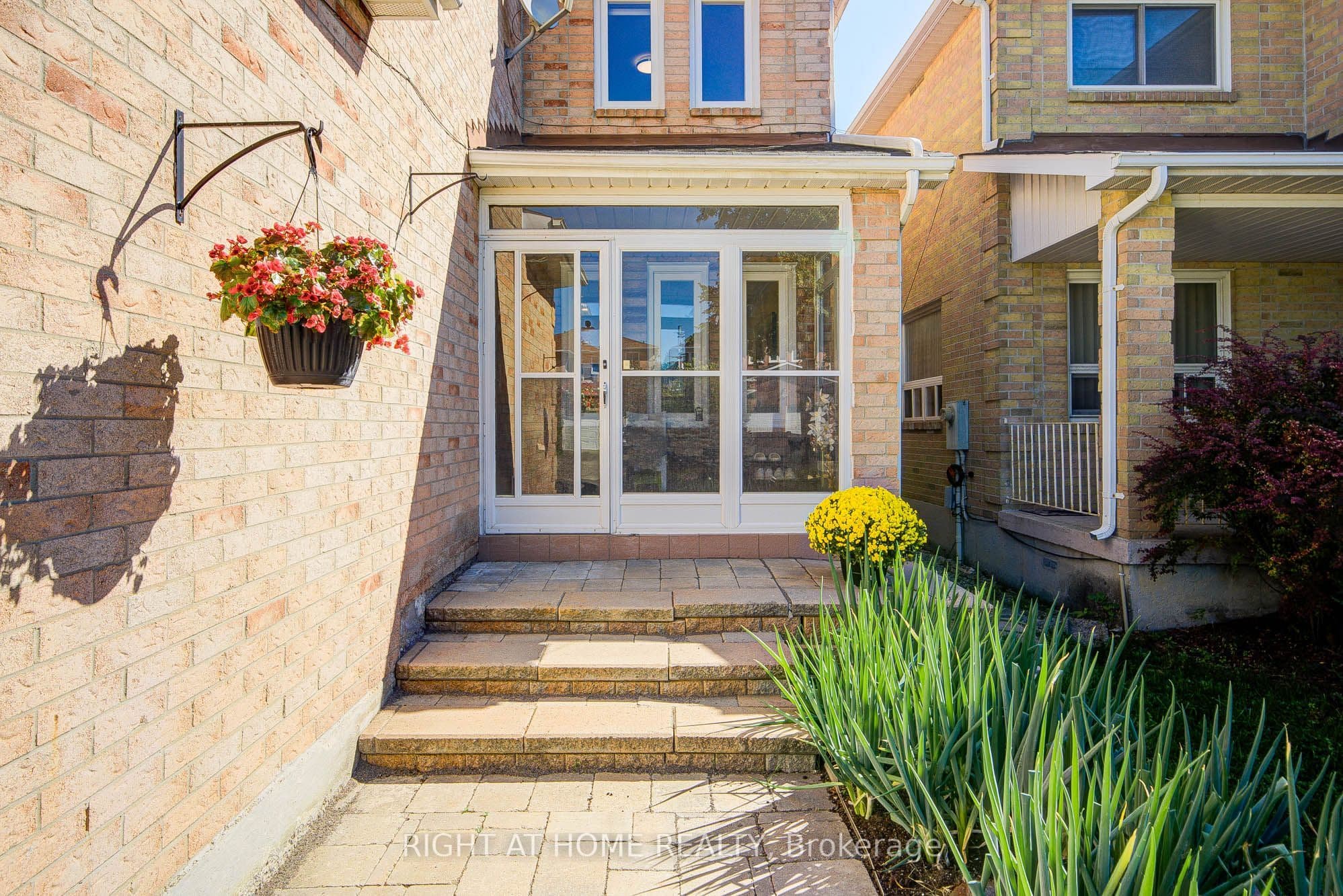 71 Bayhampton Crescent, Vaughan, ON L4J 7H2
