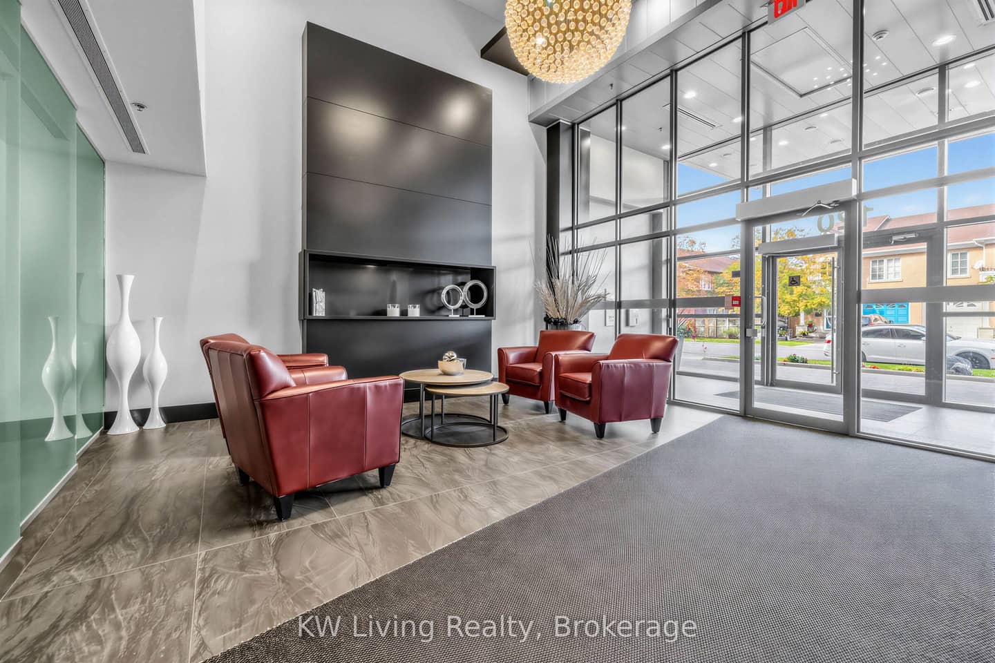 120 Dallimore Circle 819, Toronto, ON M3C 4J1