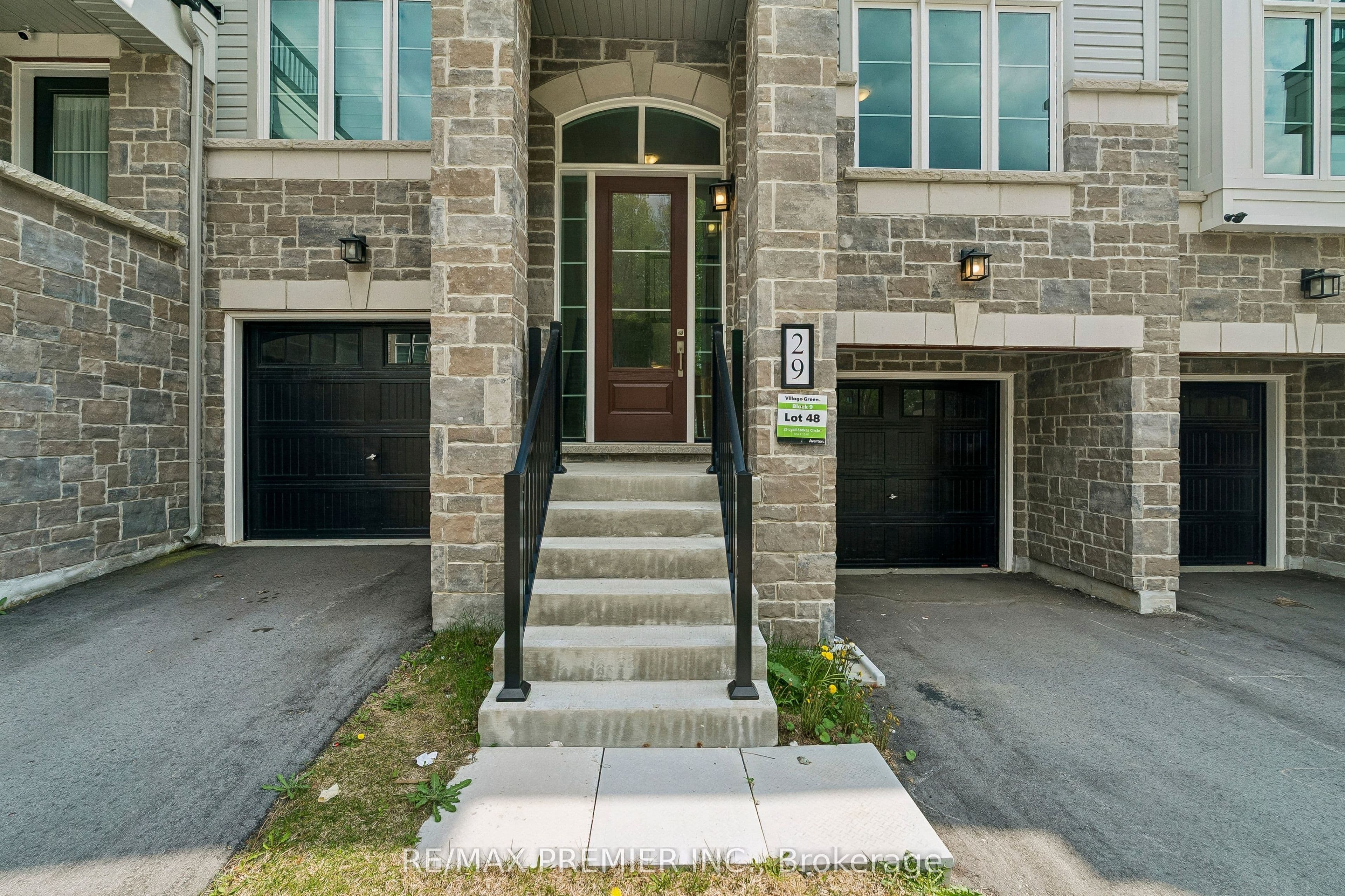 29 Lyall Stokes Circle, East Gwillimbury, ON L0G 1M0