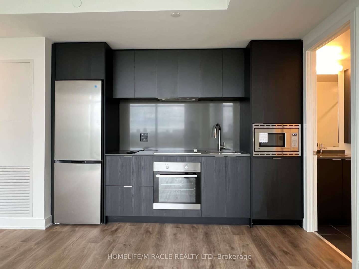 86 Dundas Street E 1603, Mississauga, ON L5A 1W4