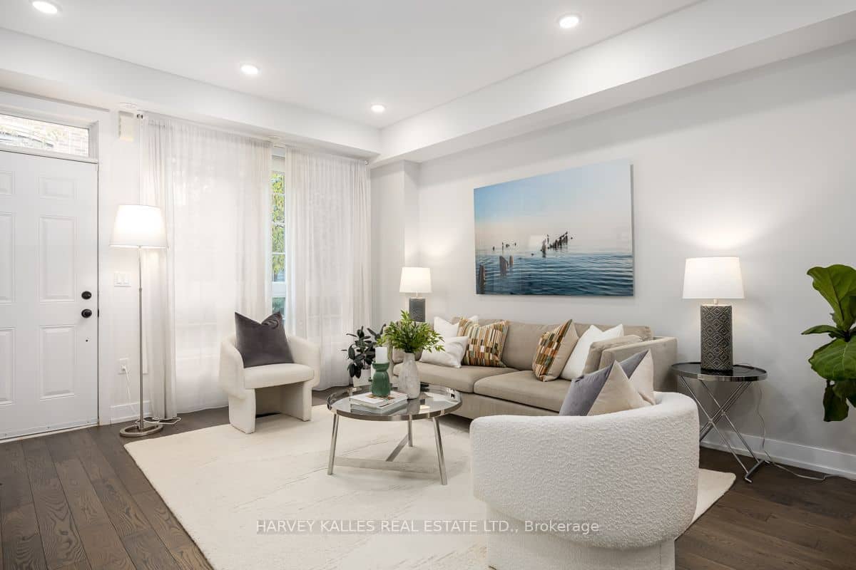1 Elsie Lane 61, Toronto, ON M6P 0B8