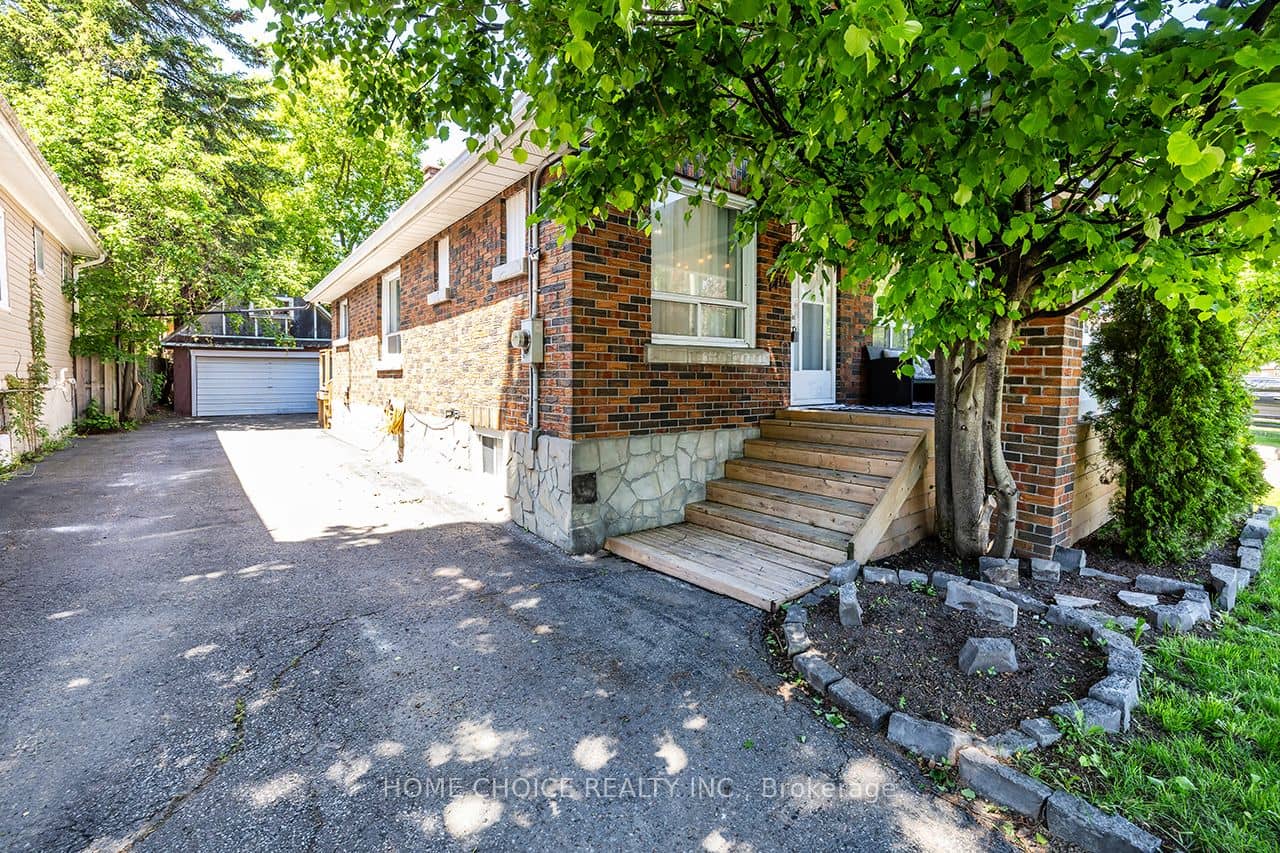140 Gladstone Avenue, Oshawa, ON L1J 4E7