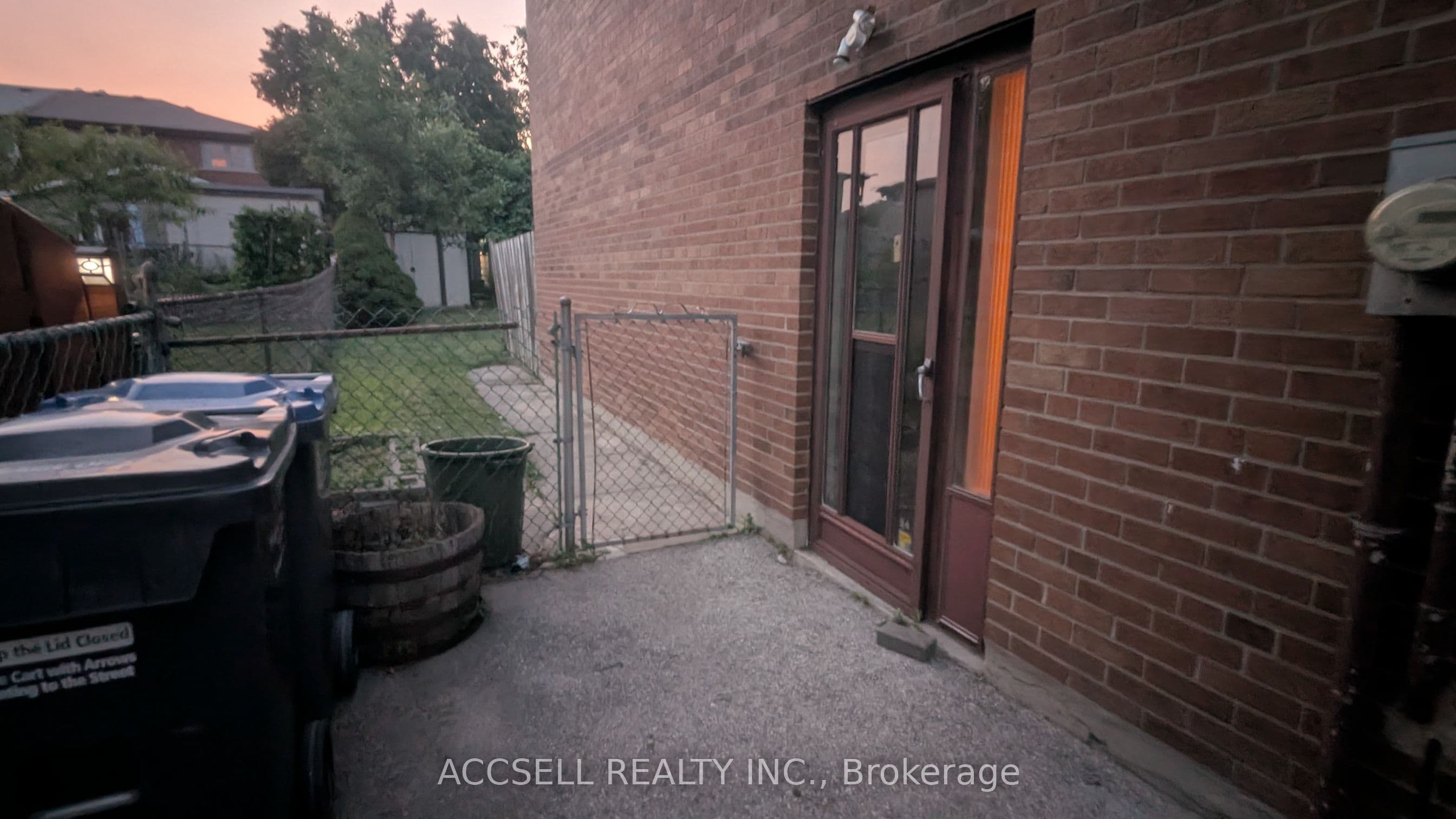 1055 Claredale Road, Mississauga, ON L5G 1T5
