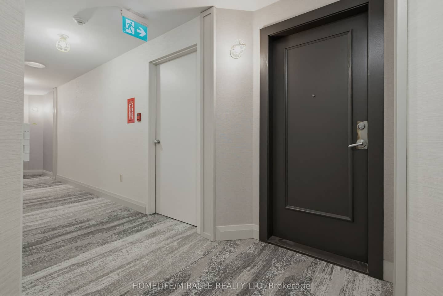 7250 Yonge Street PH211, Vaughan, ON L4J 7X1