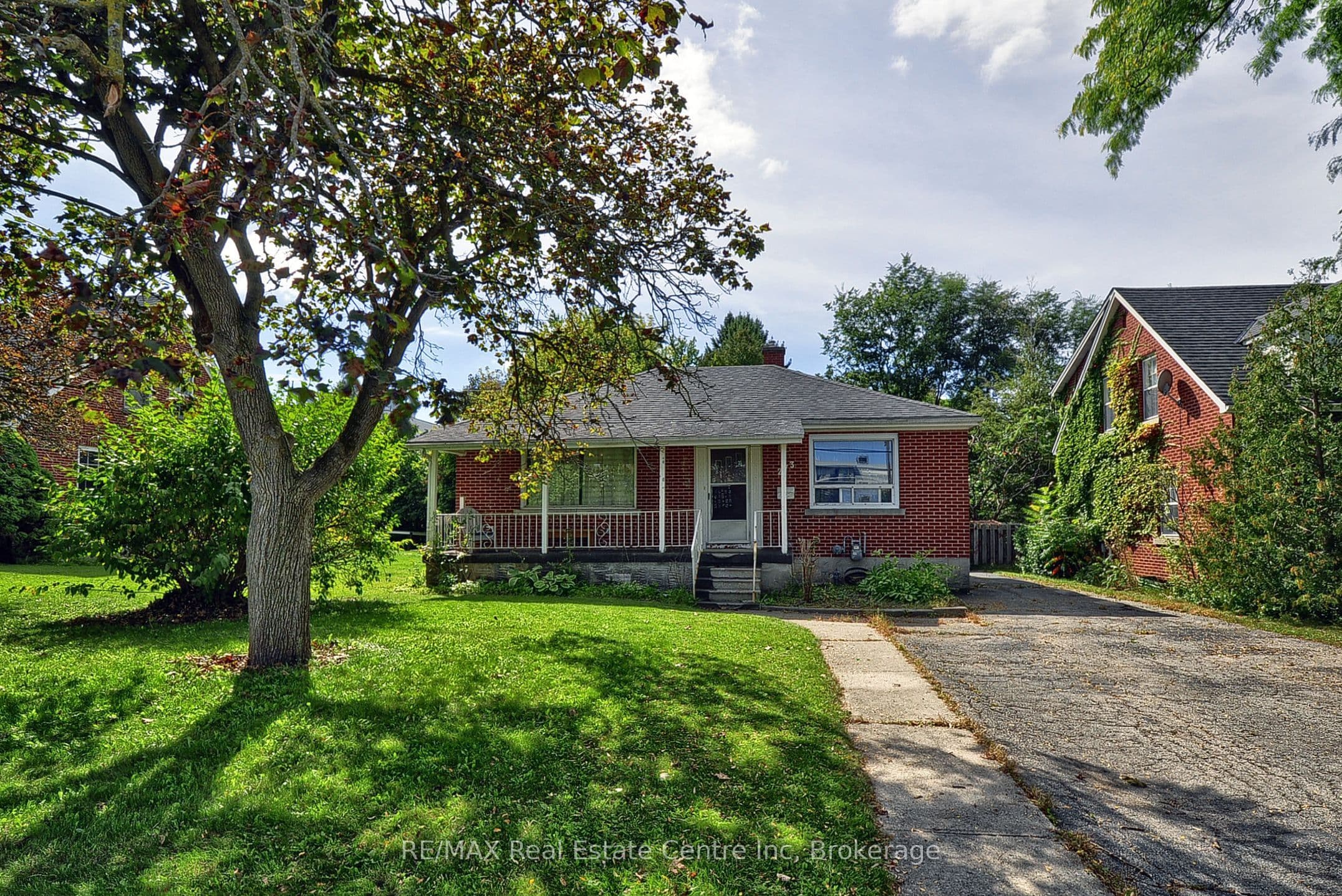 273 Albert Street, Waterloo, ON N2L 3T7