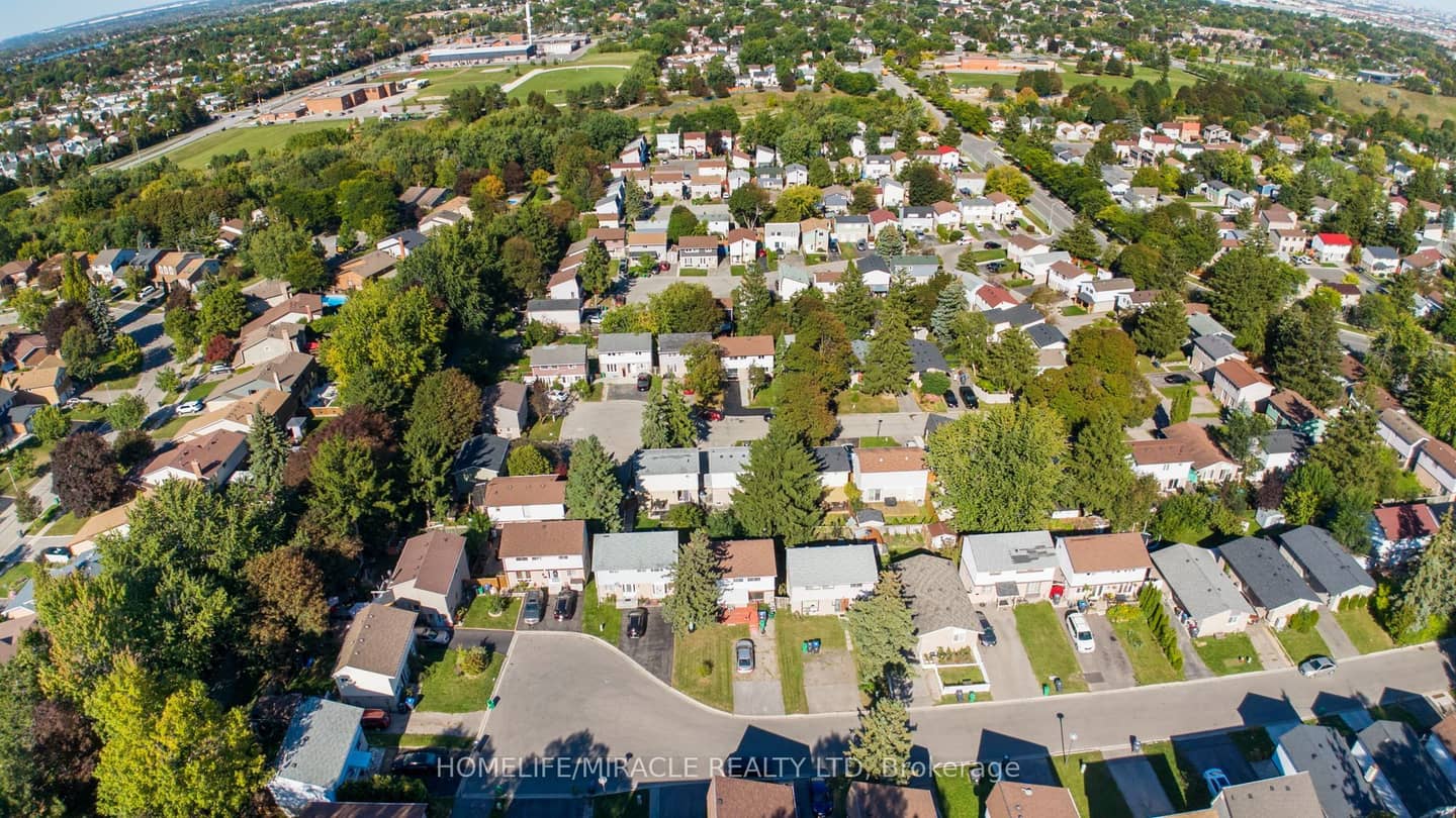 10 Habitat Square, Brampton, ON L6S 1X7