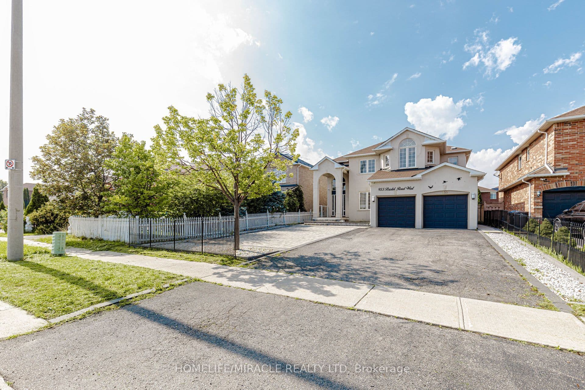 955 Bristol Road W, Mississauga, ON L5V 2N9