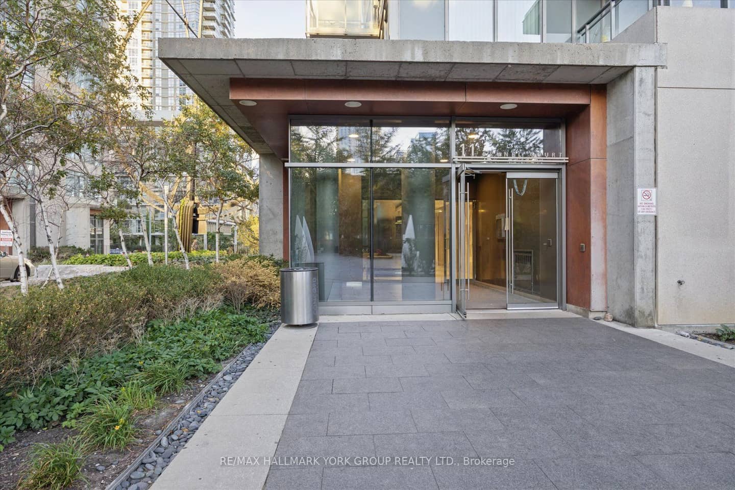 11 Brunel Court 1612, Toronto, ON M5V 3Y3