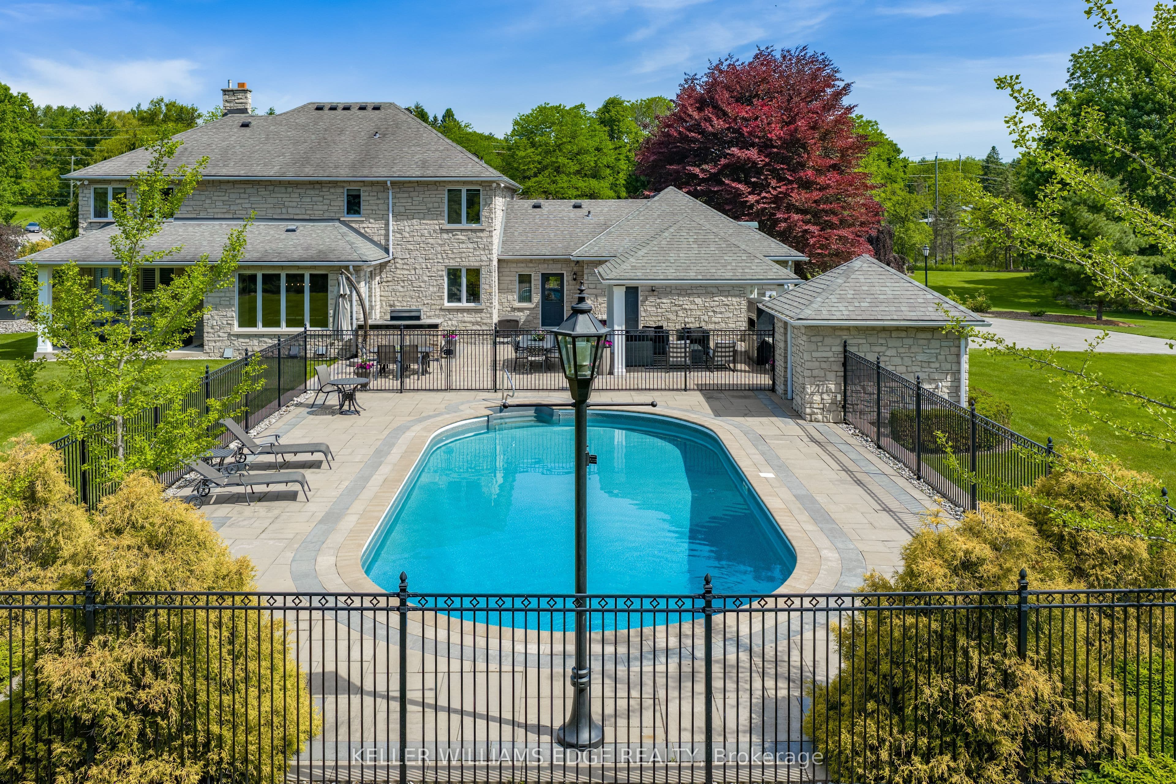 938 Governor's Road, Hamilton, ON L9H 5E3