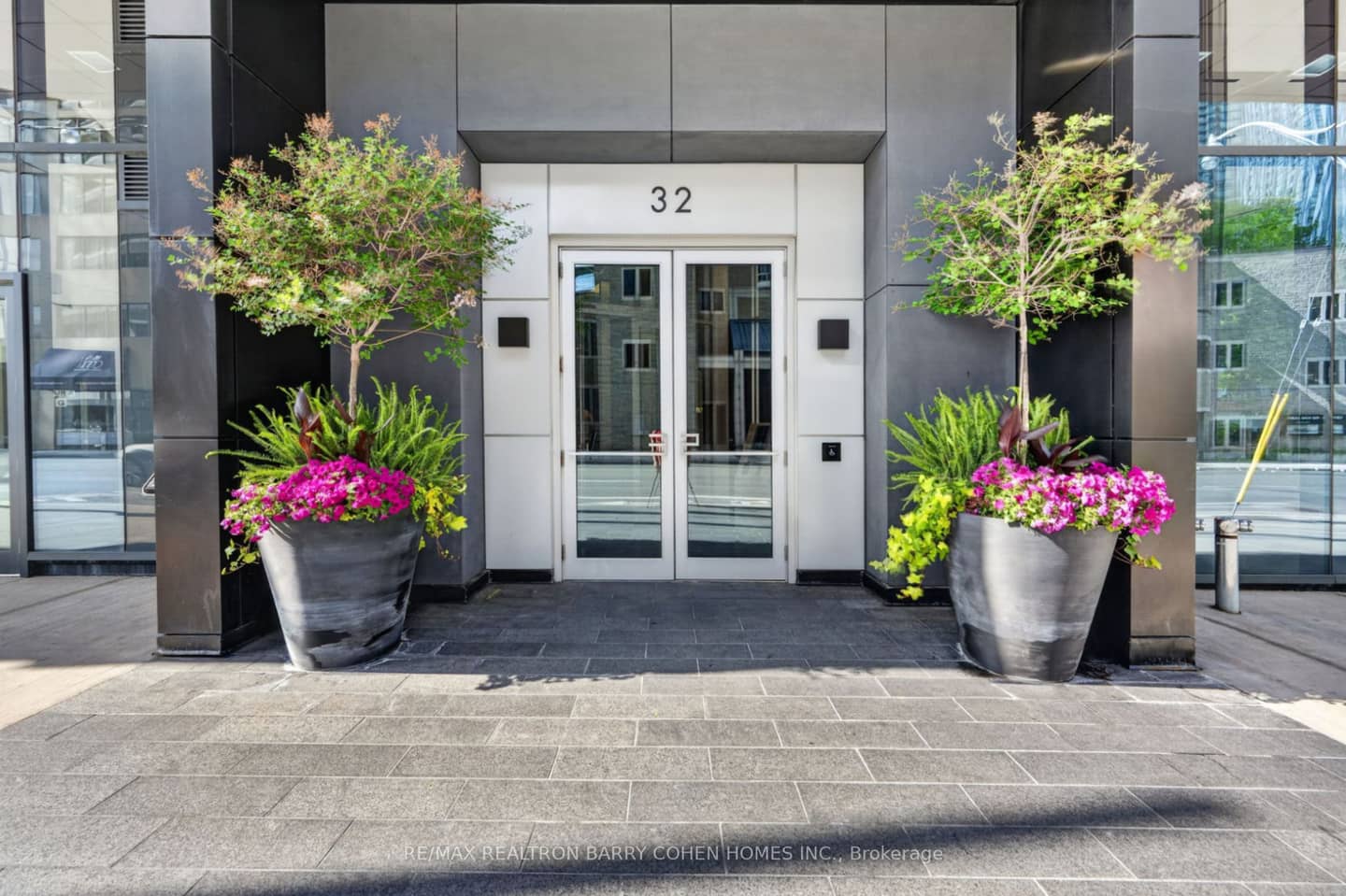 32 Davenport Road 303, Toronto, ON M5R 0B5