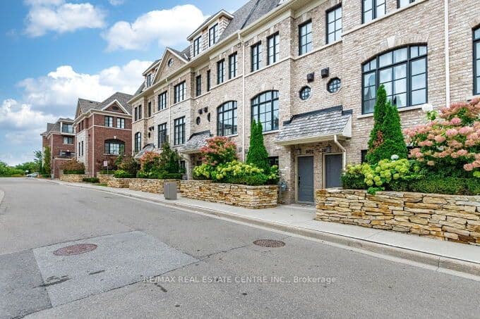 2034 Queensborough Gate 23, Mississauga, ON L5M 0X9