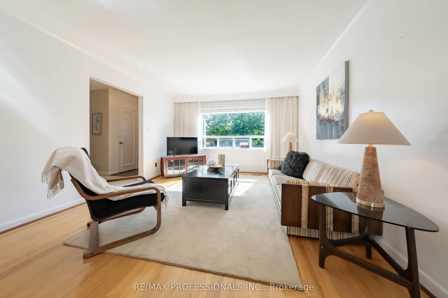 228 Eileen Avenue, Toronto, ON M6N 1W1