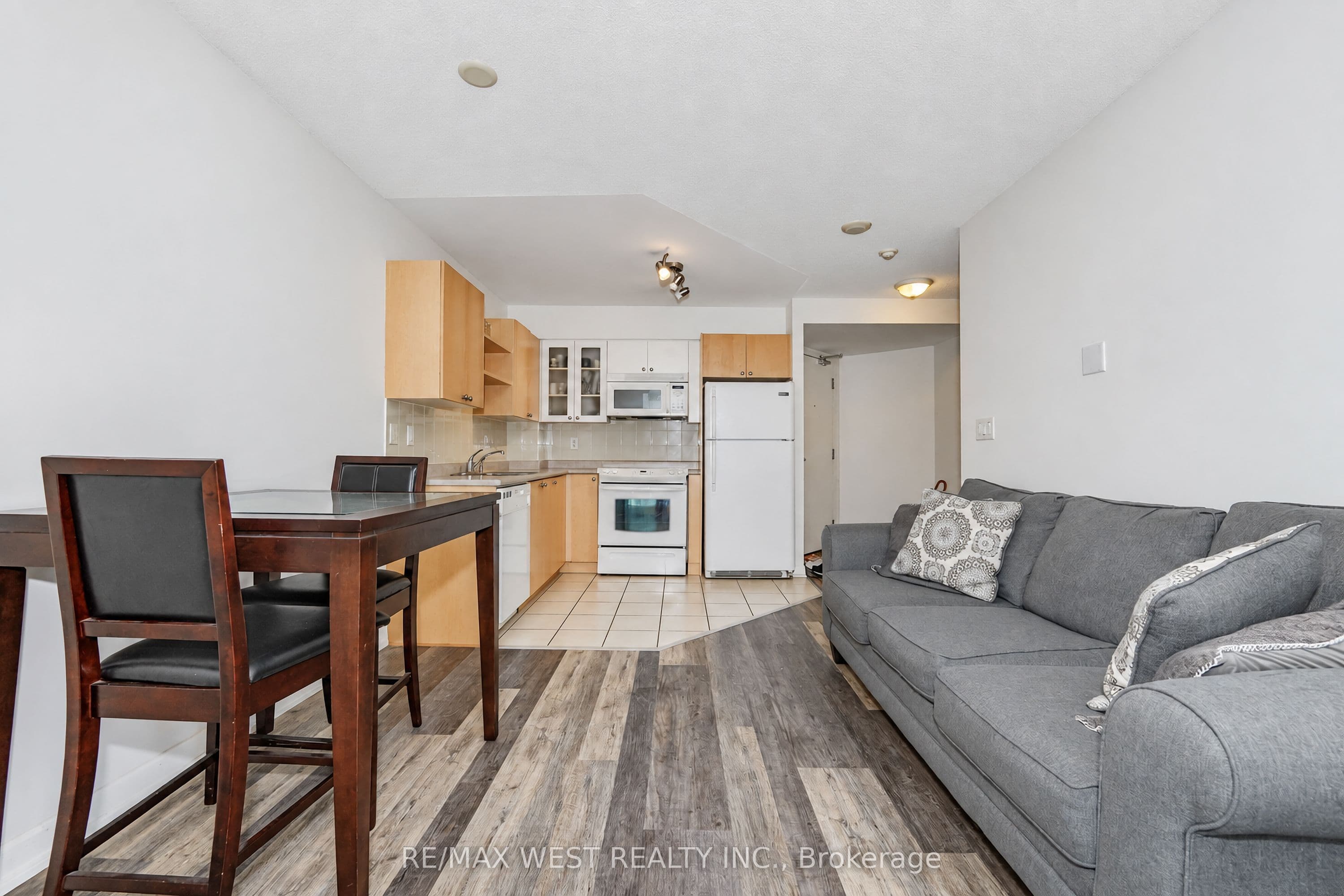 600 Fleet Street 522, Toronto, ON M5V 1B7