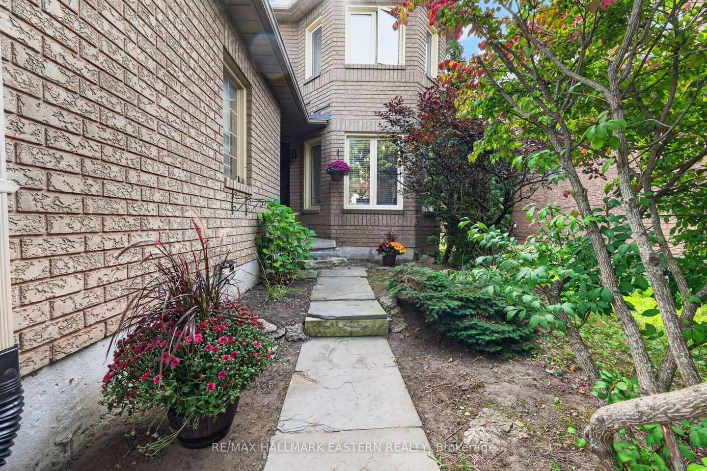 25 Edgerton Drive, Clarington, ON L1C 4S7