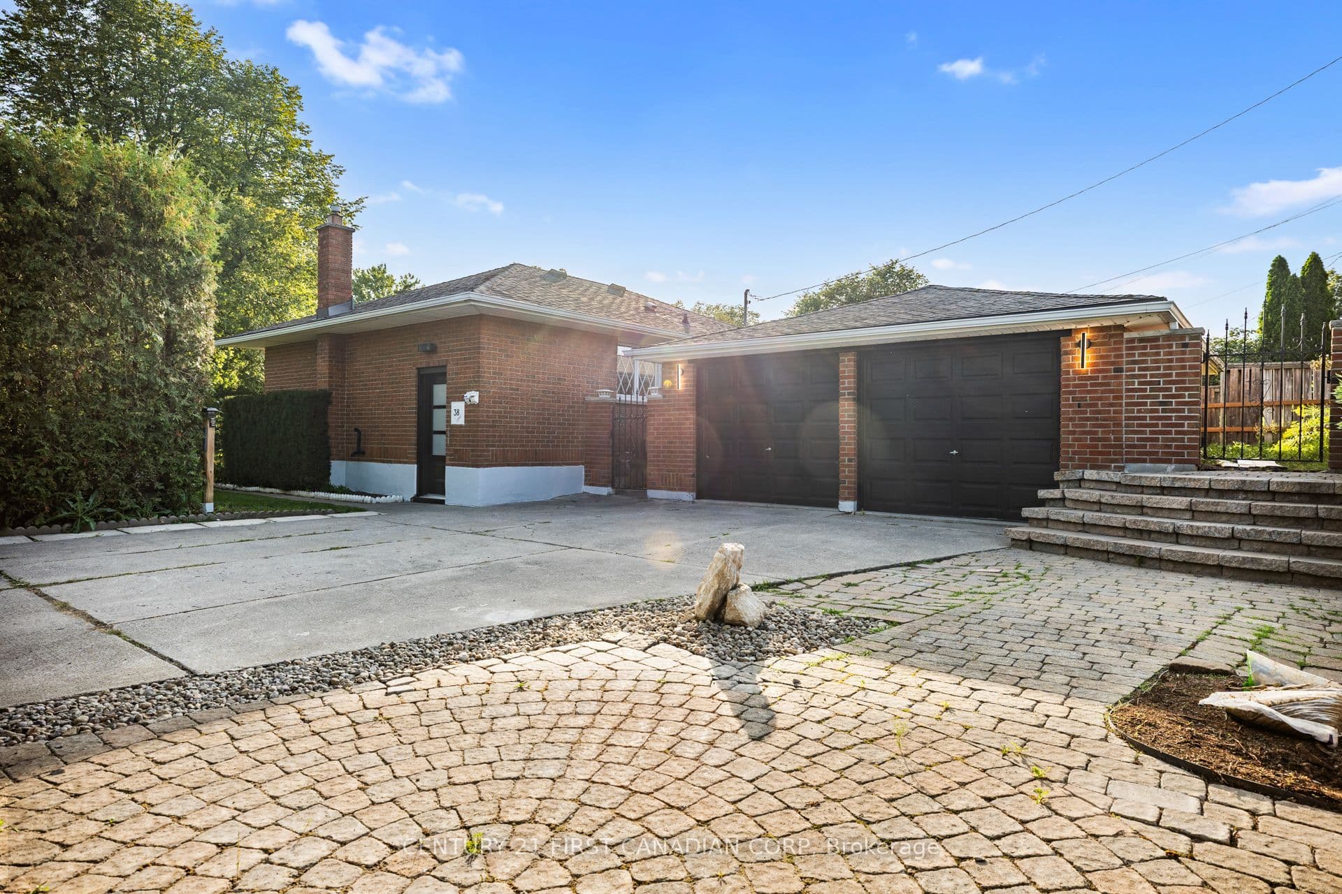 38 Silverdale Crescent, London South, ON N5Z 4A6